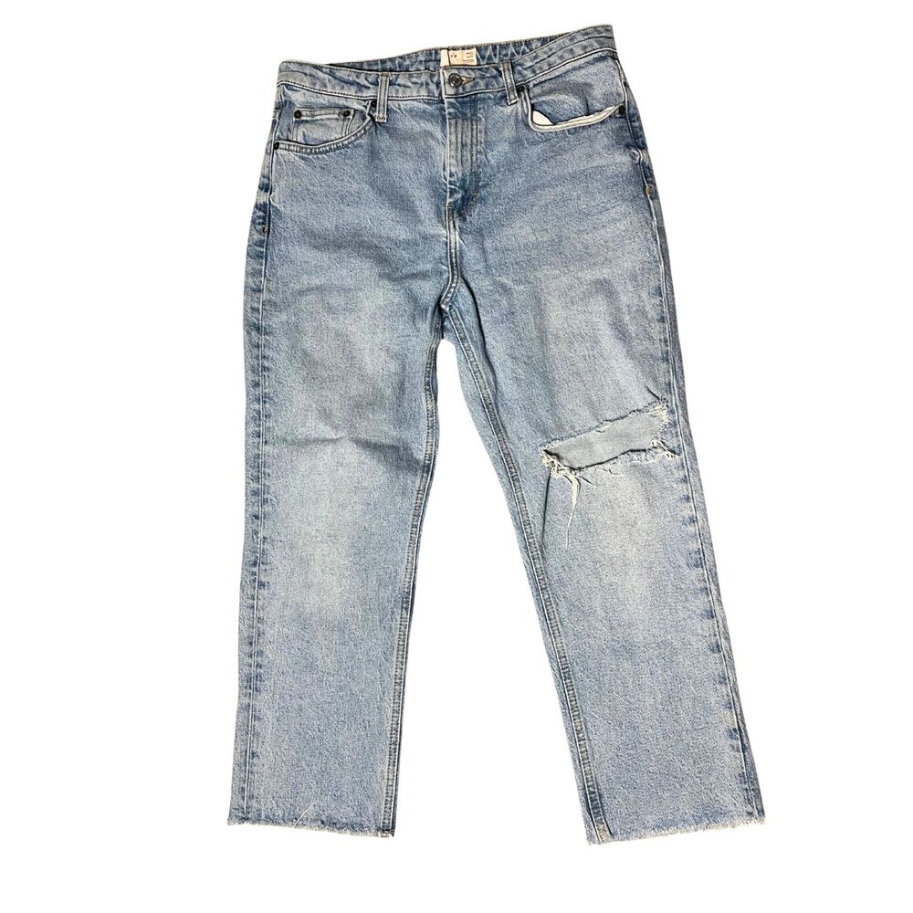 Topshop Distressed Straight Leg Raw Hem Jeans – W32 L30 – Light Wash Denim